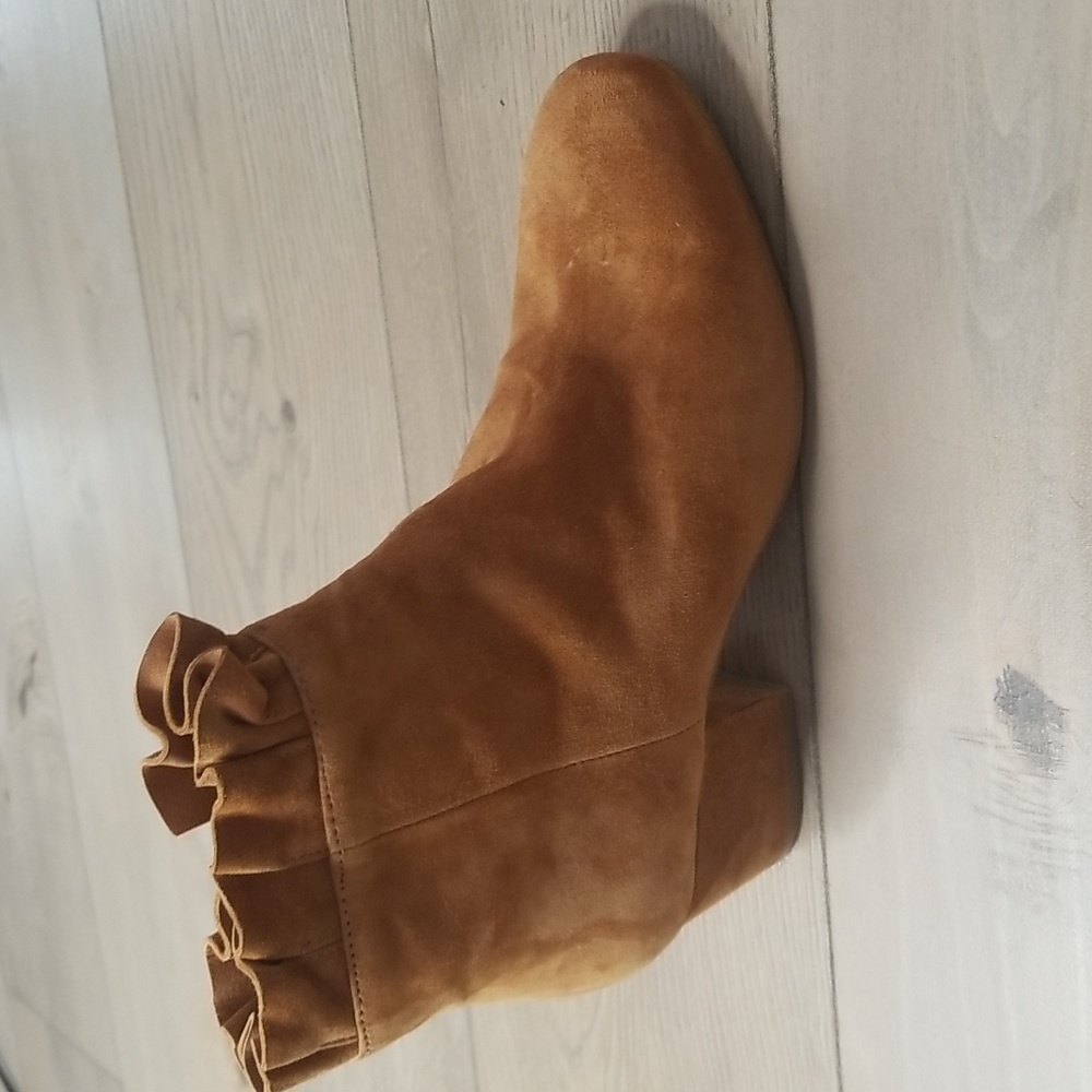 Silent D Women's suede booties with ruffled edge sz 6 mustard - Picture 6 of 11